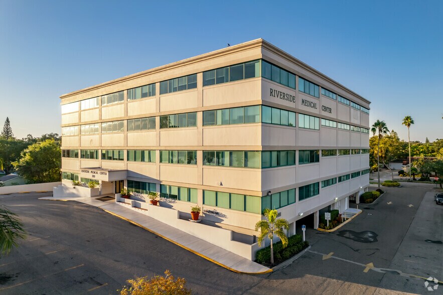 More Photos Of 300 Riverside Dr E, Bradenton Medical For Lease