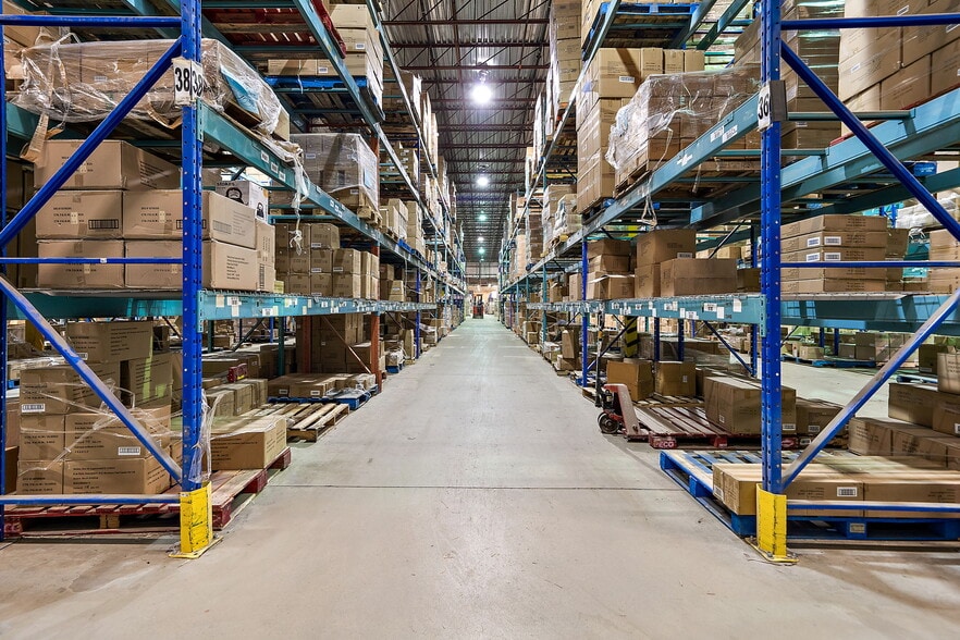 Primary Photo Of 5660 Rue Ferrier, Mont-Royal Distribution For Lease