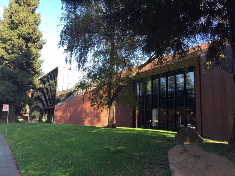 More Photos Of 2335 American River Dr, Sacramento Office For Lease