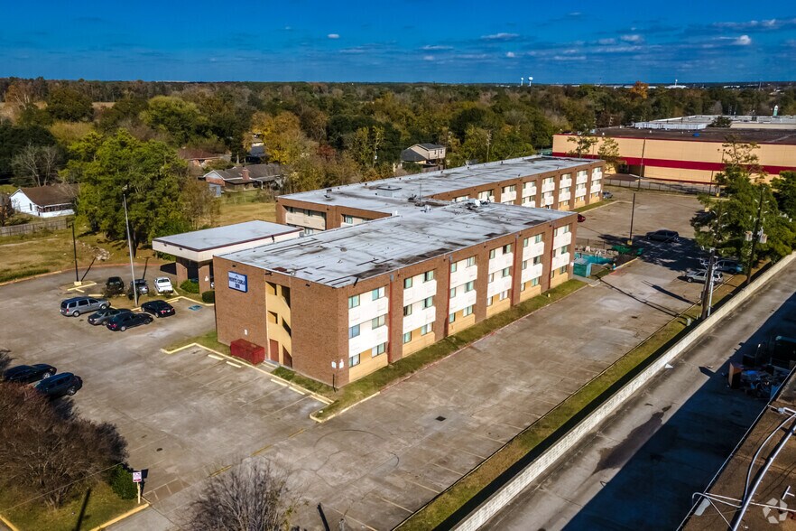 More Photos Of 12500 North Fwy, Houston Hotel For Sale