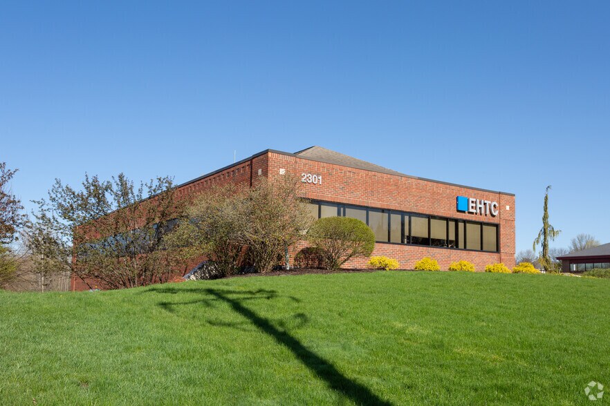 More Photos Of 2301 E Paris St SE, Grand Rapids Office For Lease