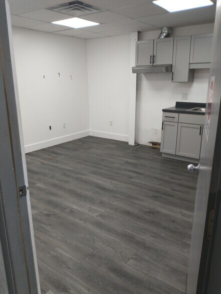 More Photos Of 1902 Eisenhower Dr N, Goshen Industrial For Lease