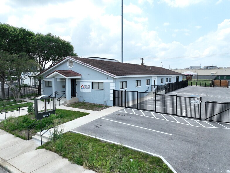 Primary Photo Of 3427 Northeast Pky, San Antonio Service For Sale