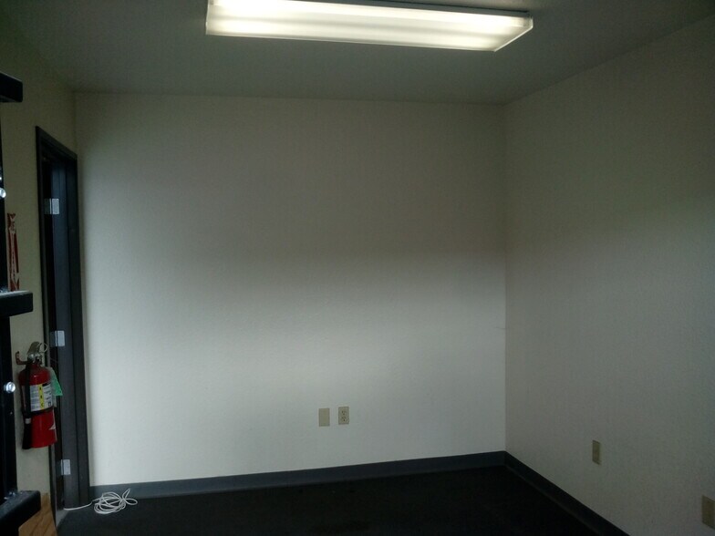 More Photos Of 2297-2317 American Ave, Hayward Warehouse For Sale