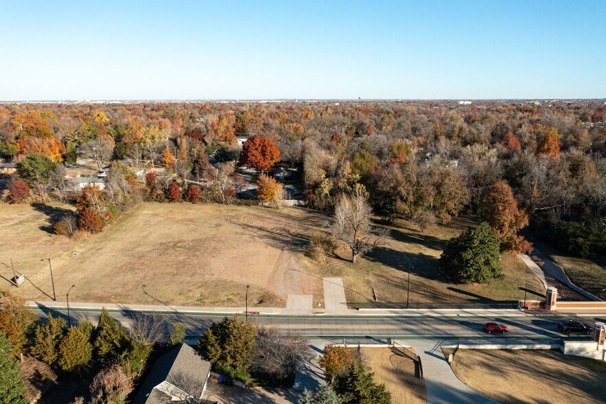 More Photos Of 1031 W Lindsey St, Norman Land For Sale