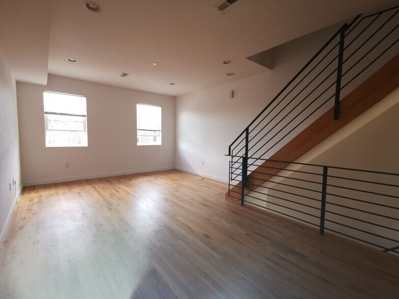 More Photos Of 521 N 34th St, Philadelphia Apartments For Sale