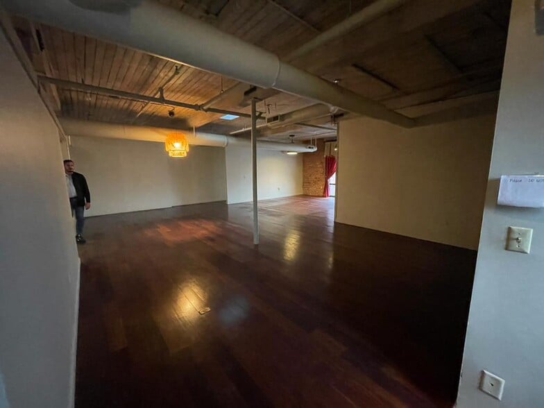 More Photos Of 65 Ashburton St, Providence Storefront Retail Office For Lease