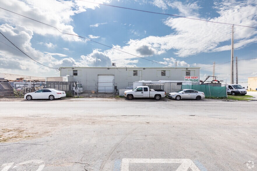 More Photos Of 3825-3945 NW 32nd Ave, Miami Warehouse For Lease
