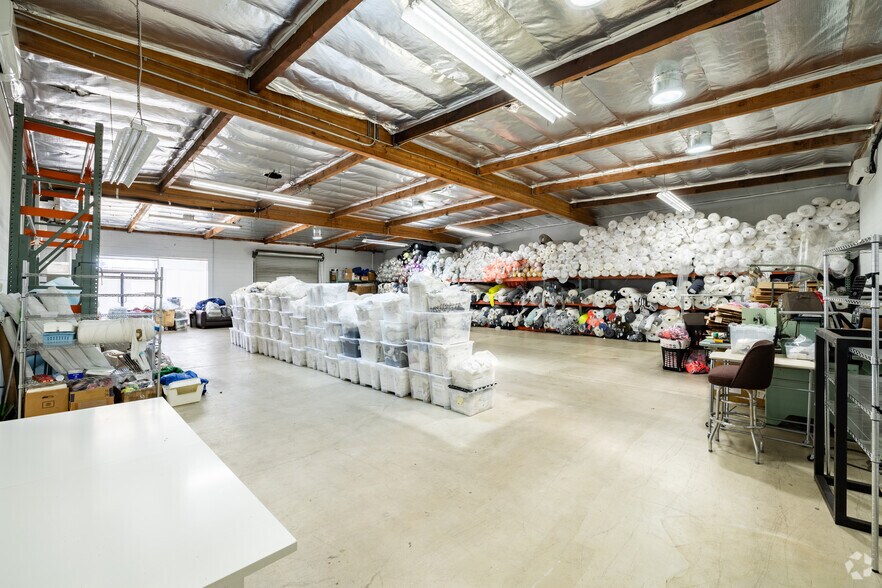 More Photos Of 401-405 W Foothill Blvd, Monrovia Freestanding For Lease