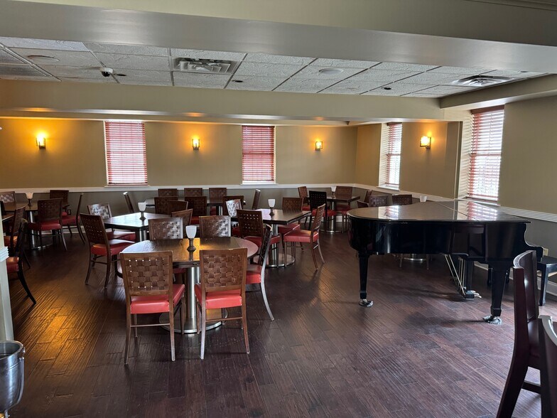 More Photos Of 500 W White Horse Pike, Egg Harbor City Restaurant For Sale
