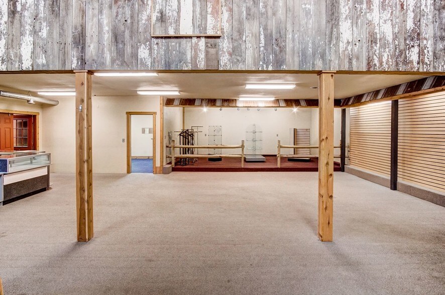 More Photos Of 20660 W Bowling Green Road, Weston Auto Repair For Lease