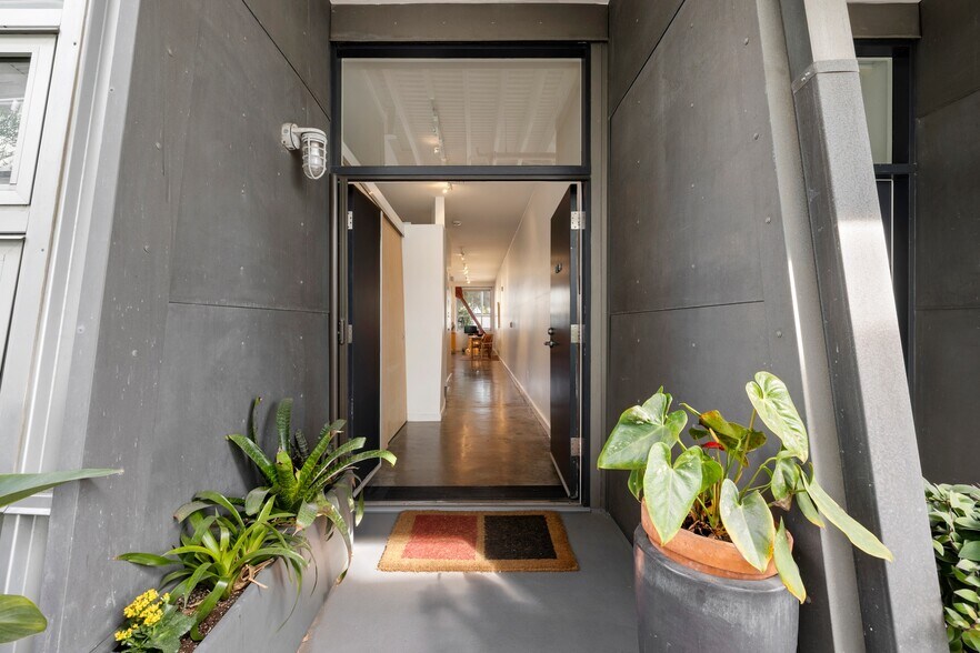 More Photos Of 615 Hampton Dr, Venice Apartments For Sale