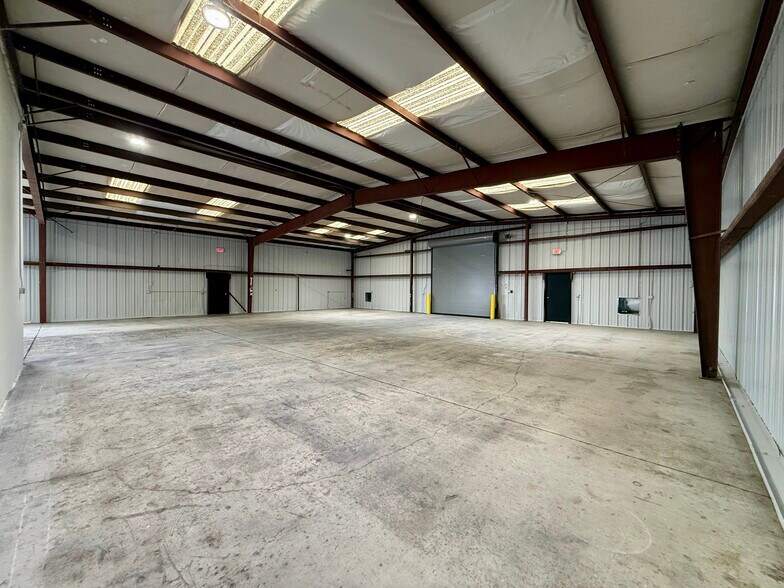 More Photos Of 203 W Delhi, North Las Vegas Warehouse For Lease