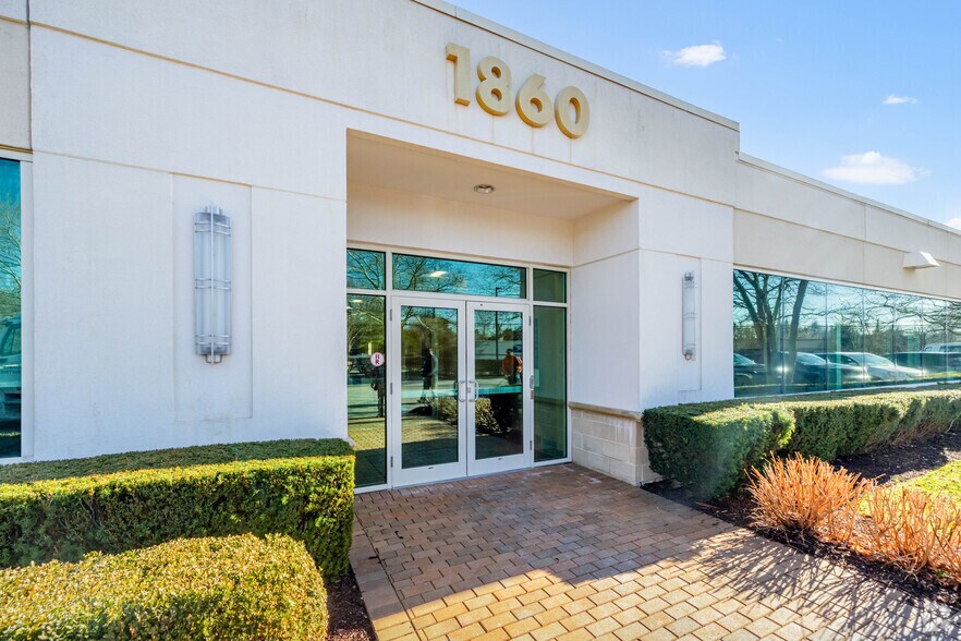 More Photos Of 1860 Walt Whitman Rd, Melville Office For Lease