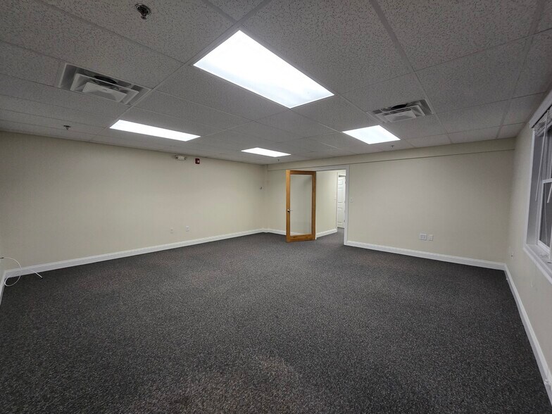 More Photos Of 68 Evergreen St, Kingston Medical For Lease