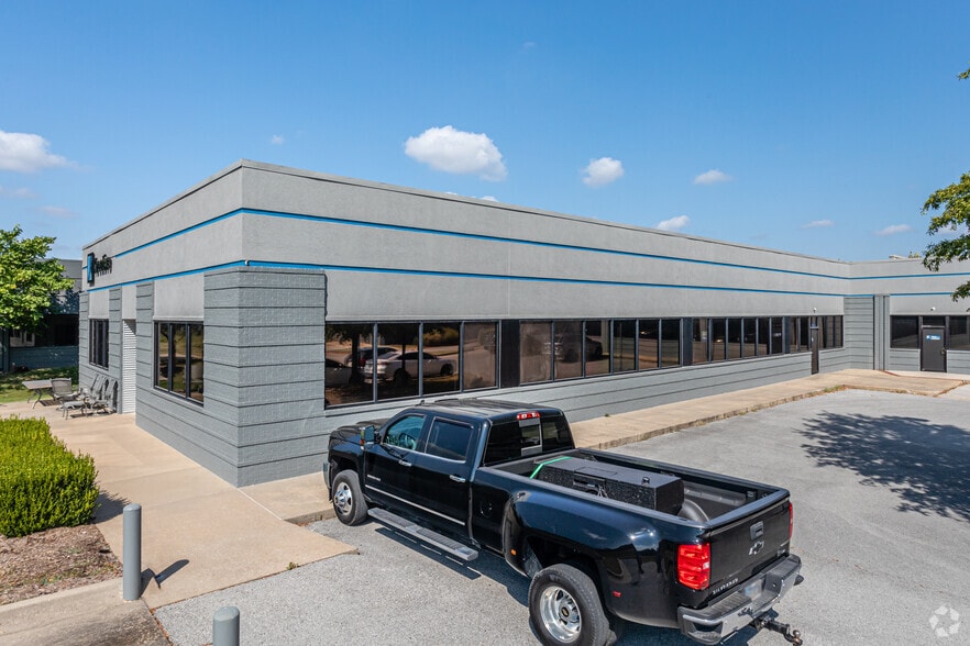 More Photos Of 210 SE 34th St, Bentonville Office For Sale