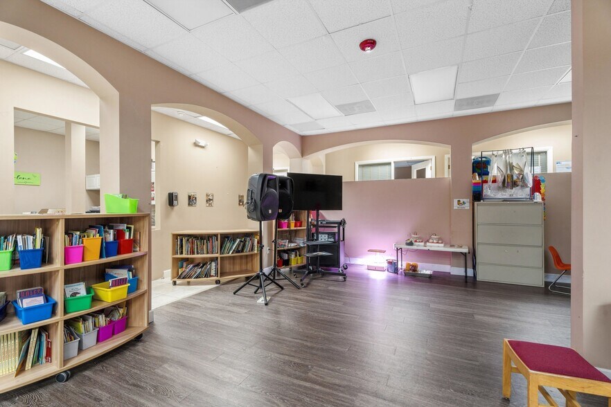 More Photos Of 2580-2590 SE Willoughby Blvd, Stuart Warehouse For Sale