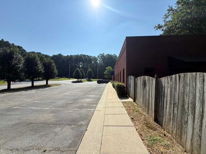 More Photos Of 99 Grove Park Ln, Woodstock Loft Creative Space For Sale