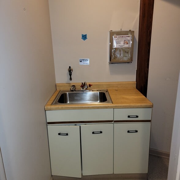 More Photos Of 600 Main St, Riverton Office For Sale