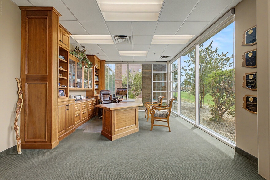 More Photos Of 565 W Chandler Blvd, Chandler Office For Lease