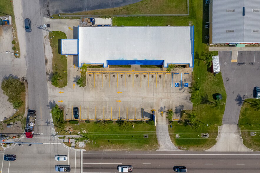 More Photos Of 1210 10th St E, Palmetto Freestanding For Lease