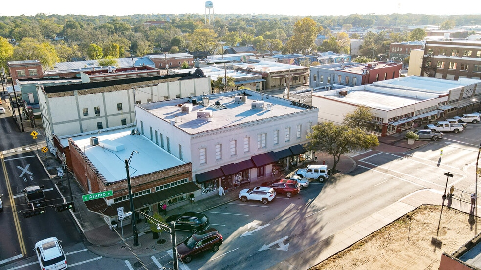 More Photos Of 212-216 E Alamo St, Brenham Storefront Retail Office For Lease