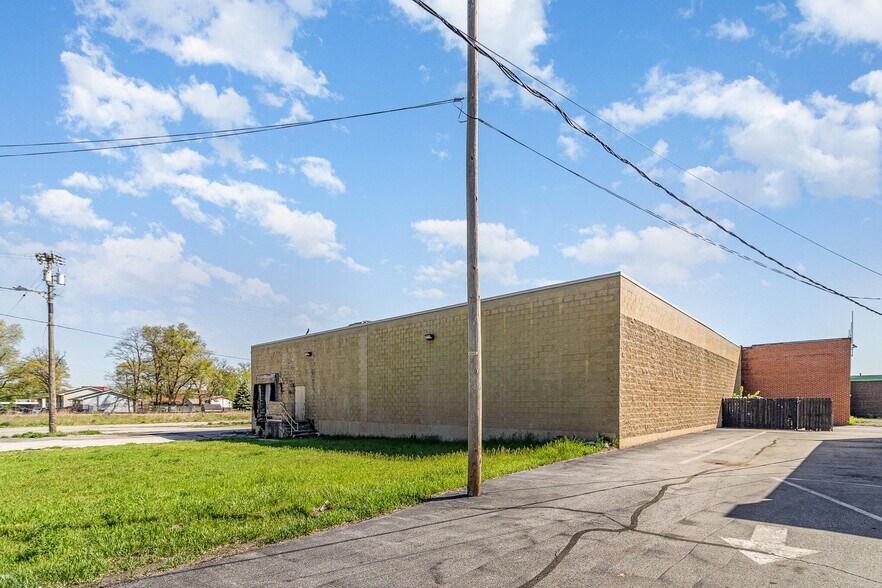 More Photos Of 3232 Central Ave, Lake Station Supermarket For Lease