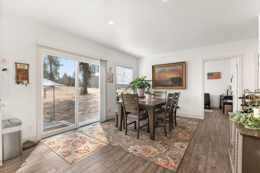 More Photos Of 6297 Sundown Dr, Nine Mile Falls Specialty For Sale
