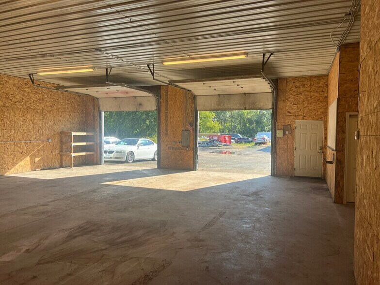 More Photos Of 3095 162nd Ln NW, Andover Warehouse For Lease