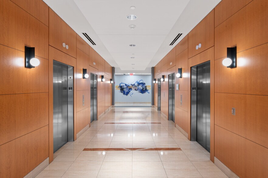 More Photos Of 9550 W Higgins Rd, Rosemont Office For Lease