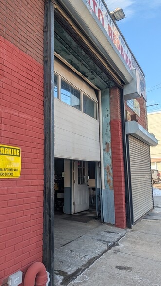 Primary Photo Of 1960 Richmond Ter, Staten Island Auto Repair For Lease