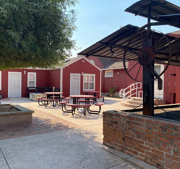 More Photos Of 1301 Oak St, Paso Robles Religious Facility For Lease