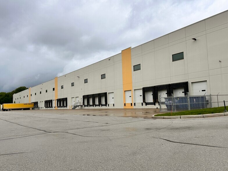 More Photos Of 5325 Seerley Rd, Indianapolis Distribution For Lease