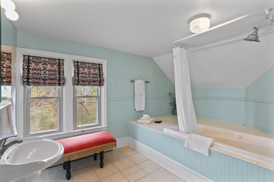 More Photos Of 1090 Ragged Edge Rd, Chambersburg Hospitality For Sale