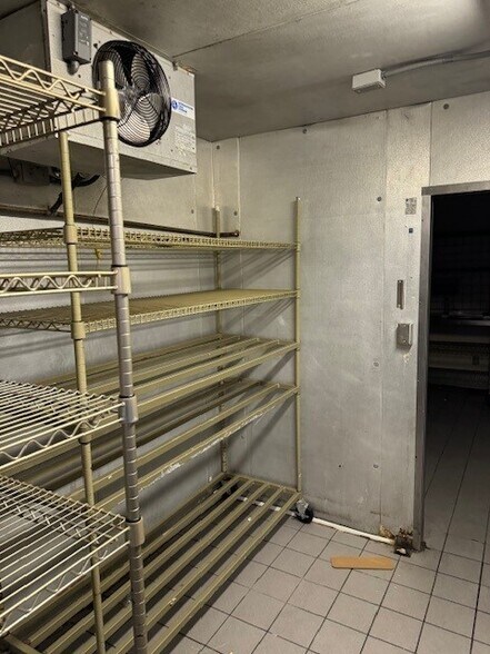 More Photos Of 195 S Columbine Ct, Parachute Fast Food For Sale