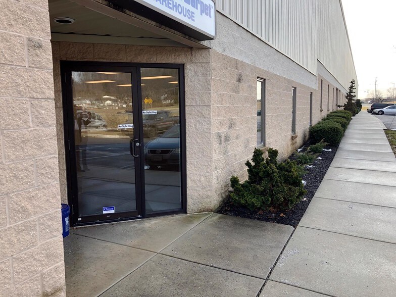 More Photos Of 499 Running Pump Rd, Lancaster Warehouse For Lease