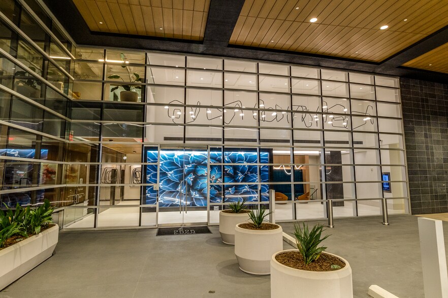 More Photos Of 2525 McKinnon St, Dallas Office For Lease