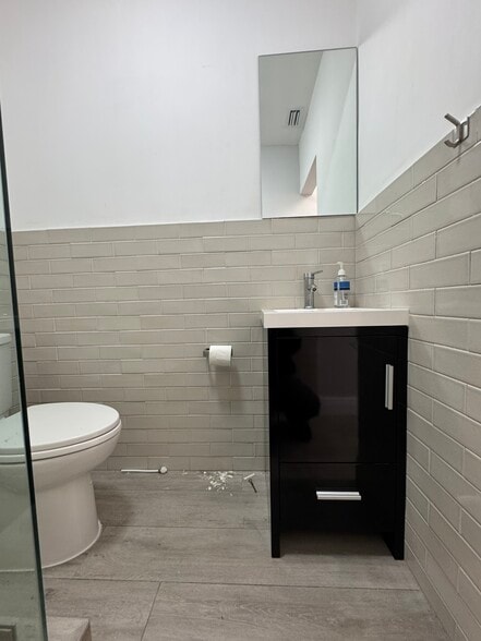 More Photos Of 7555-7575 W 2nd Ct, Hialeah Warehouse For Sale