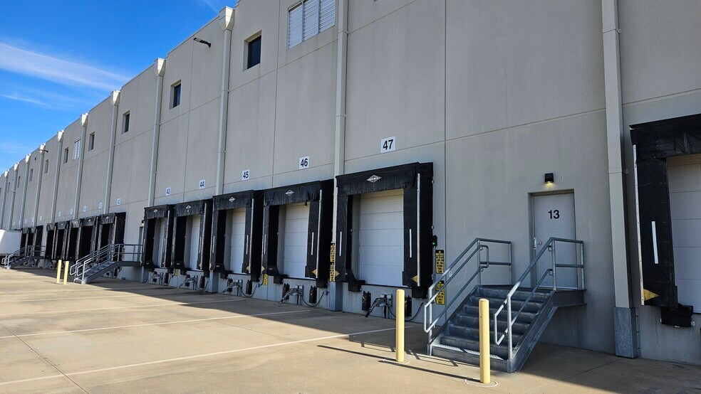 More Photos Of 1010 Brewbaker Dr, Saint Elmo Distribution For Lease