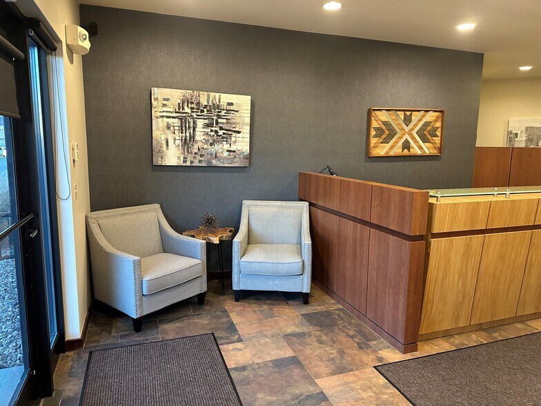 More Photos Of 3606-3614 N 163rd Plz, Omaha Loft Creative Space For Lease