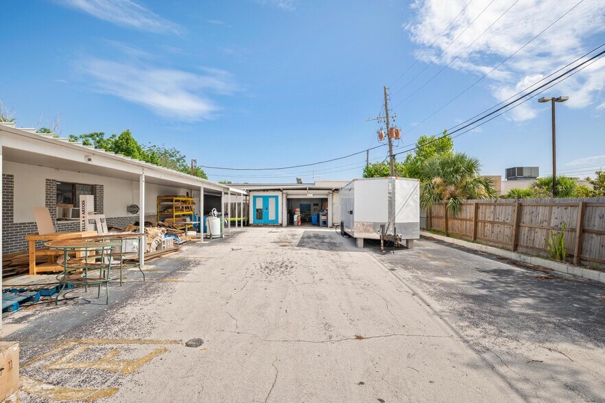 More Photos Of 4349 Louis Ave, Holiday Warehouse For Sale