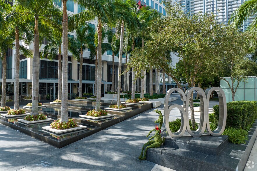 More Photos Of 600 Brickell Ave, Miami Office Residential For Lease