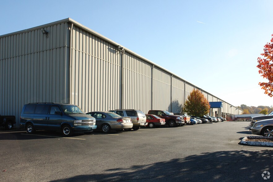 More Photos Of 6901 Riverport Dr, Louisville Manufacturing For Lease
