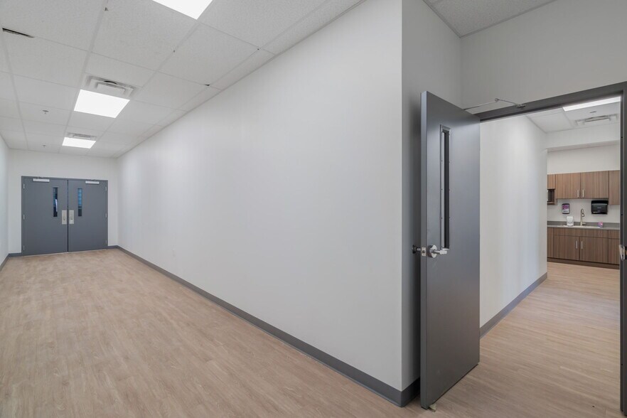 More Photos Of 2677 Huntington Park Dr, Loudon Warehouse For Lease