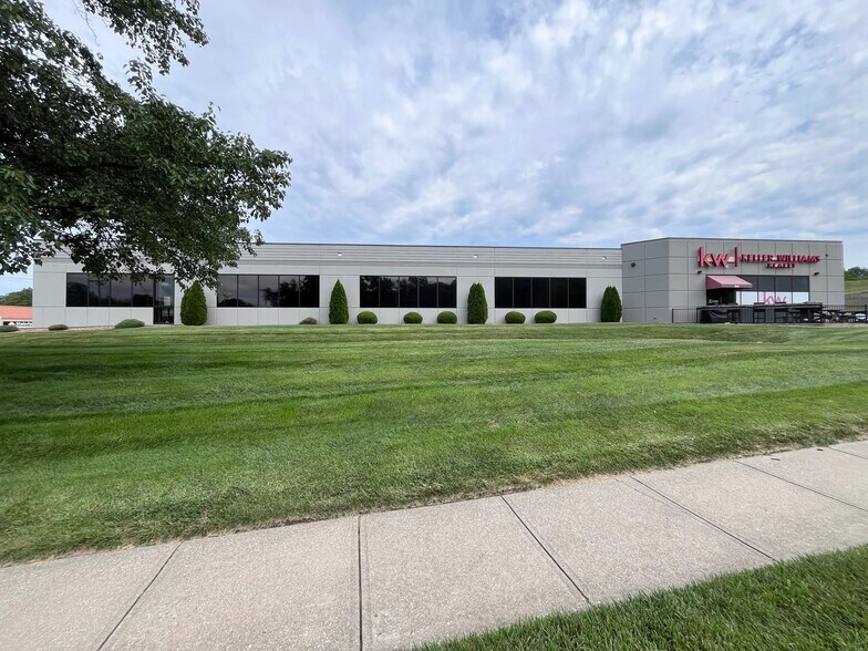 Primary Photo Of 310 NW Englewood Rd, Gladstone Office For Sale