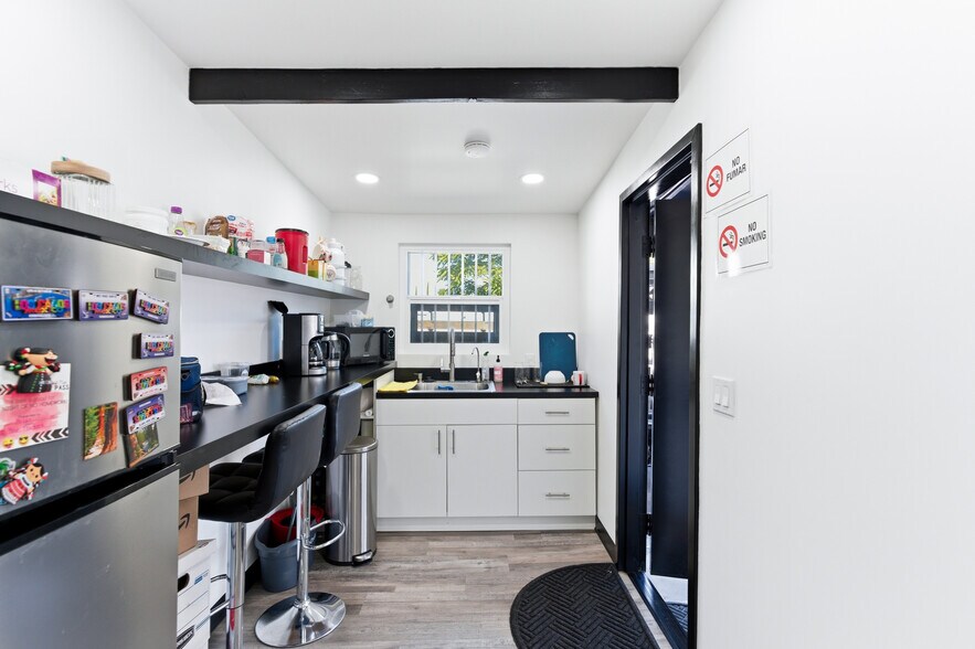 More Photos Of 13449 Van Nuys Blvd, Pacoima Storefront Retail Office For Sale