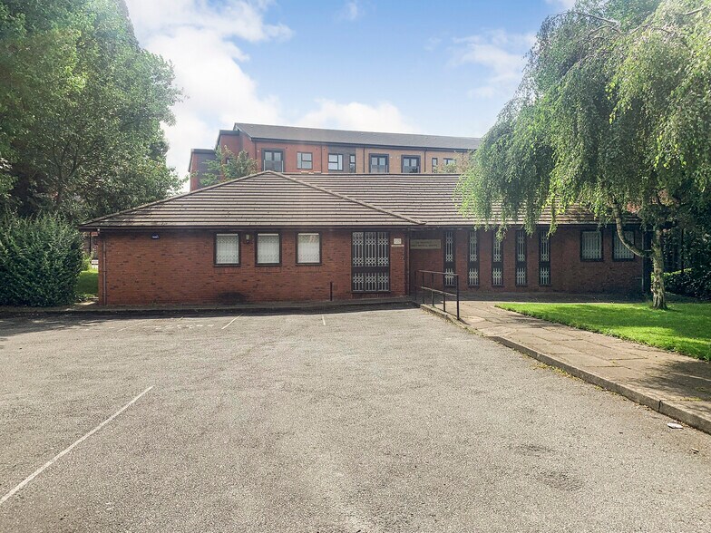 Primary Photo Of 21 Halefield St, St Helens Medical For Lease