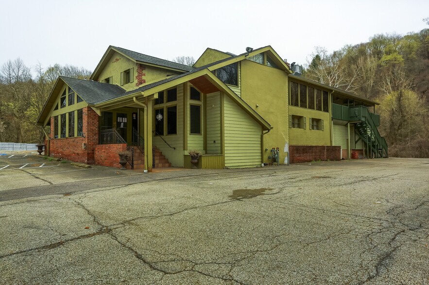 More Photos Of 634 Camp Horne Rd, Pittsburgh General Retail For Sale