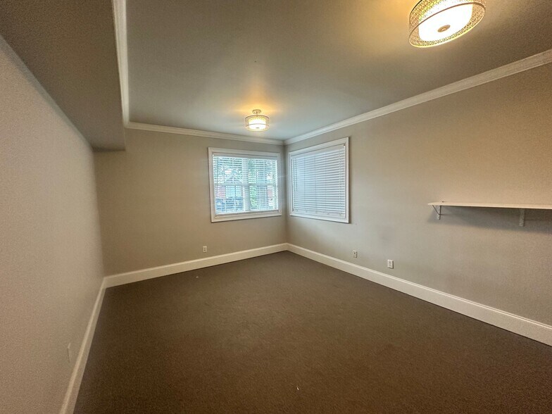 More Photos Of 327 Dahlonega St, Cumming Office For Lease