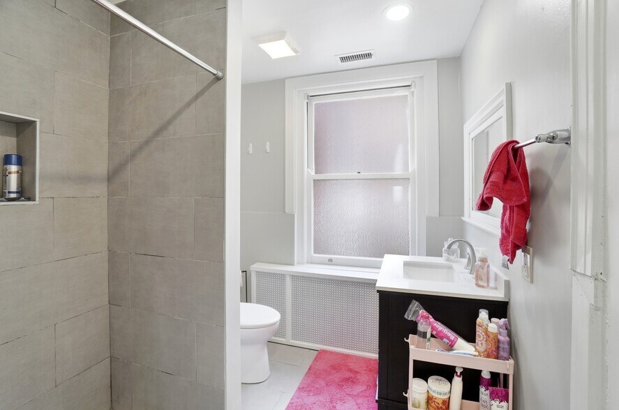 More Photos Of 2406 Auburn Ave, Cincinnati Office Residential For Sale